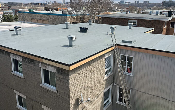Installation toit plat Québec.